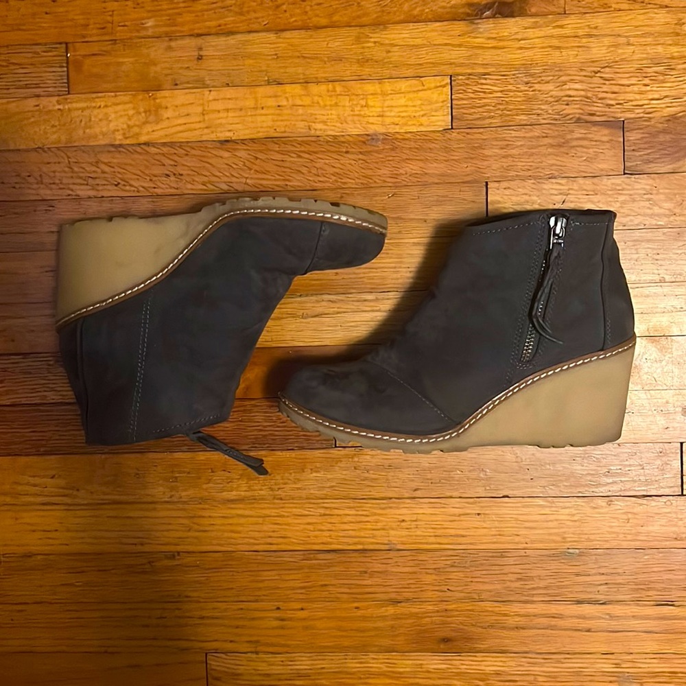 gray toms wedge booties, size 7.5